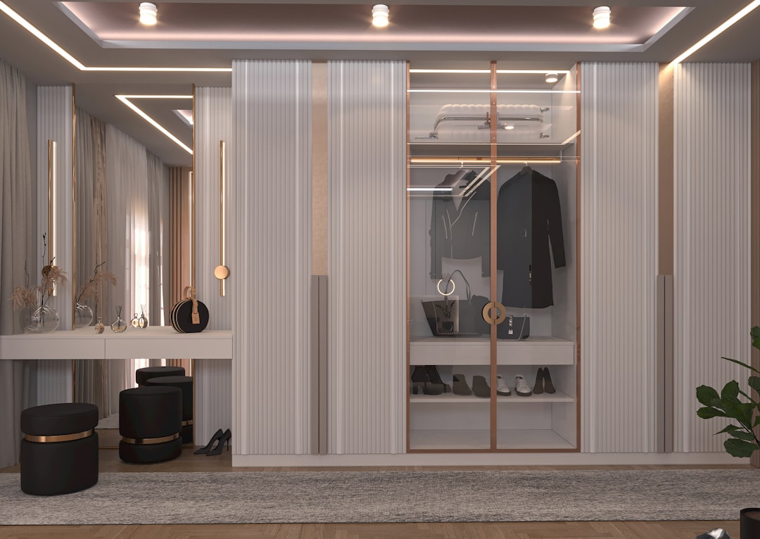 Detalle de vestidor contemporáneo como inspiración para proyectos con armarios EMEDE